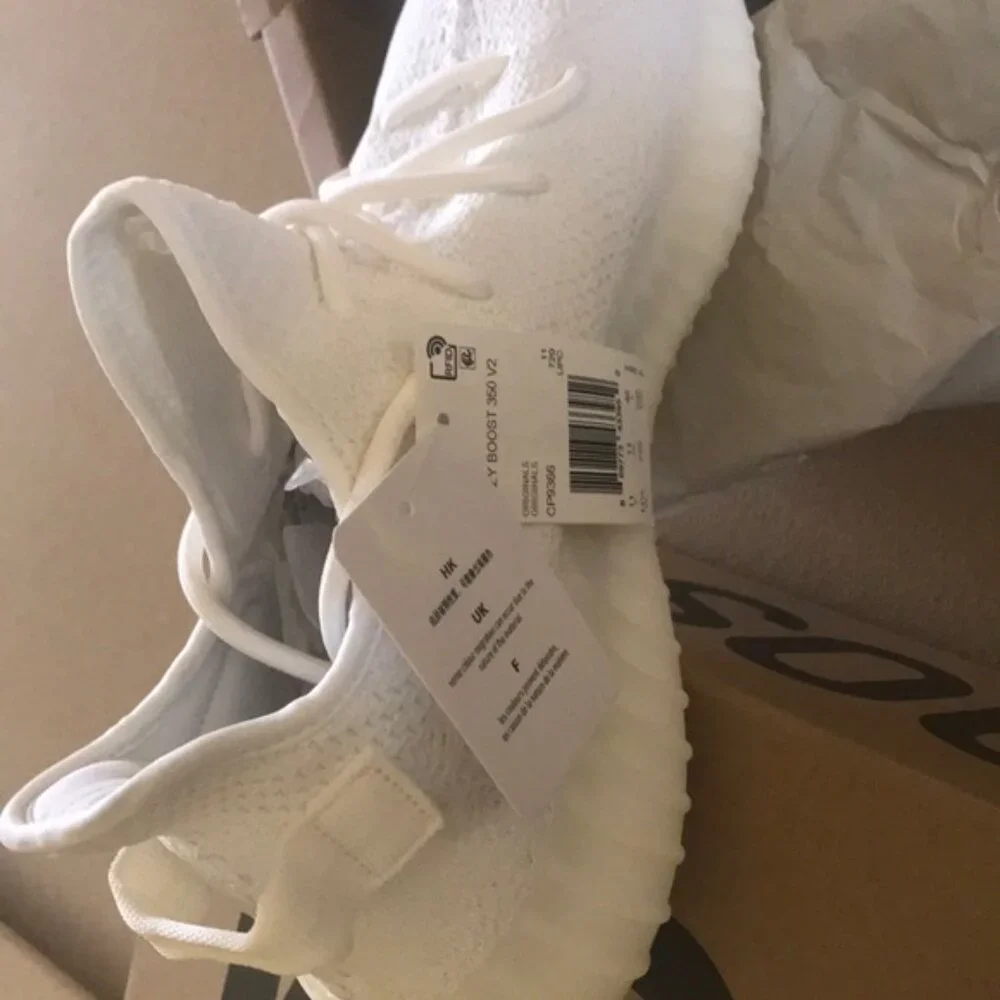 Yeezy Boost 350 V2 - Picture 3 of 4